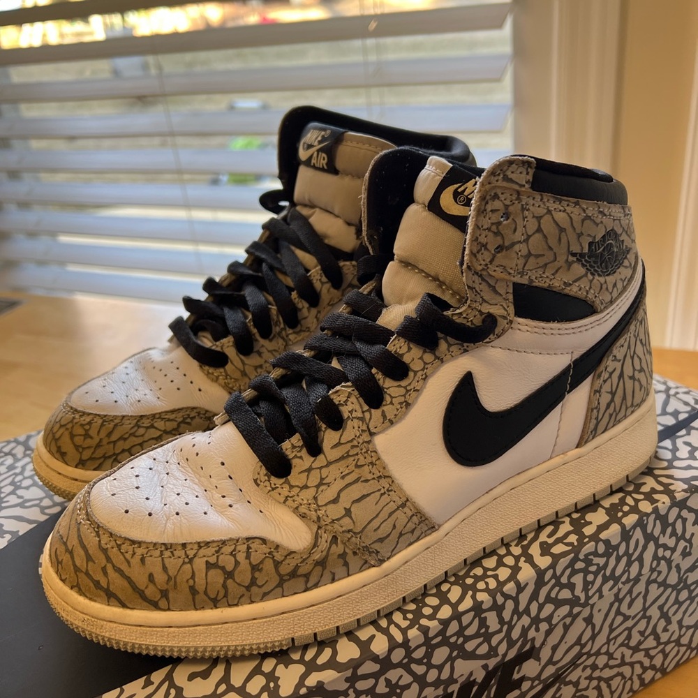Nike Air Jordan 1 Retro High OG Sz 6 Y White Cement
